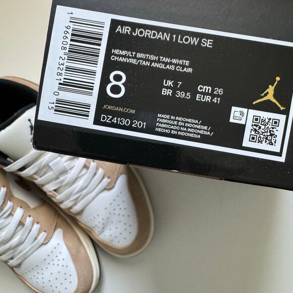 AIR JORDAN 1 LOW SE Size US Men 8/ Women 9.5 - Picture 9 of 9